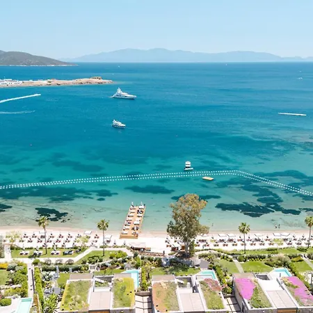 3-bedroom Beachfront With Amenities *