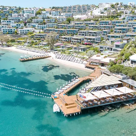 3-bedroom Beachfront With Amenities *