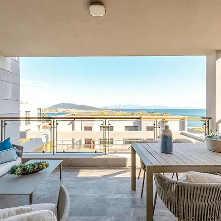 Prázdninový dům 3-bedroom Beachfront With Amenities