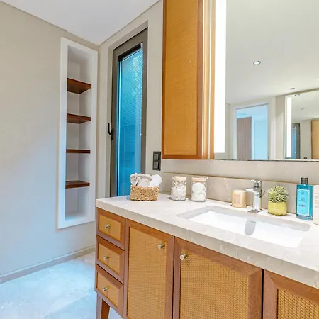 3-bedroom Beachfront With Amenities *