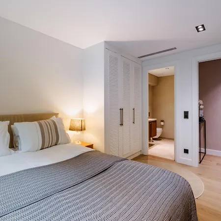 Prázdninový dům 3-bedroom Beachfront With Amenities