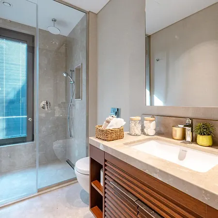 3-bedroom Beachfront With Amenities 博德鲁姆