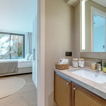 Σπίτι διακοπών 3-bedroom Beachfront With Amenities *